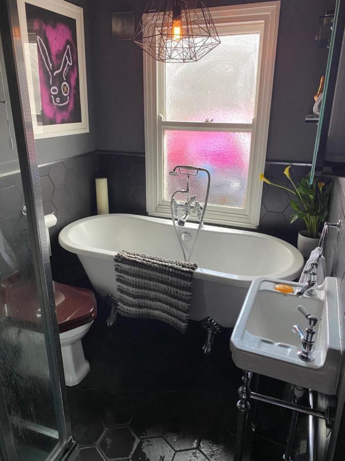Luxury 2 Bedroom Flat Heart Of Camden ロンドン エクステリア 写真